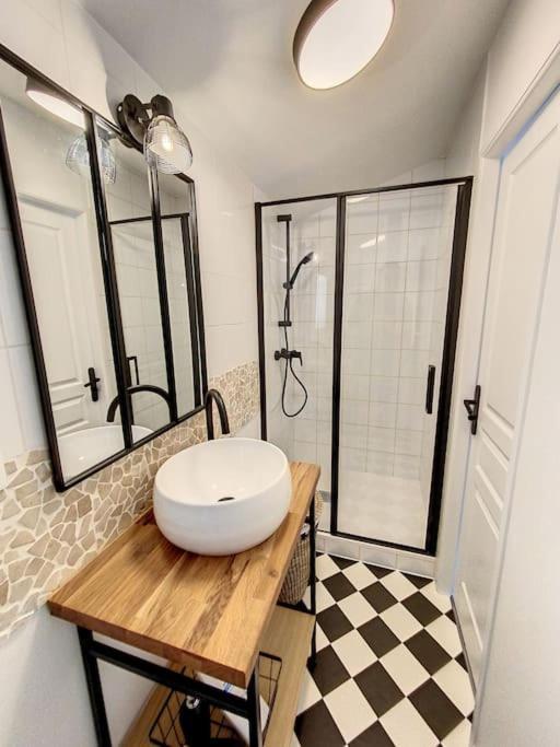Bienvenue A La Tatoo Room Bourgoin-Jallieu Exterior foto