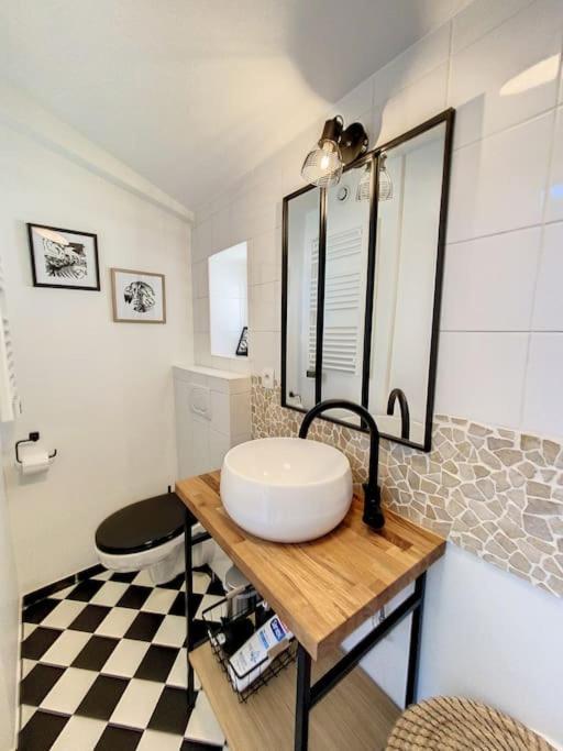 Bienvenue A La Tatoo Room Bourgoin-Jallieu Exterior foto